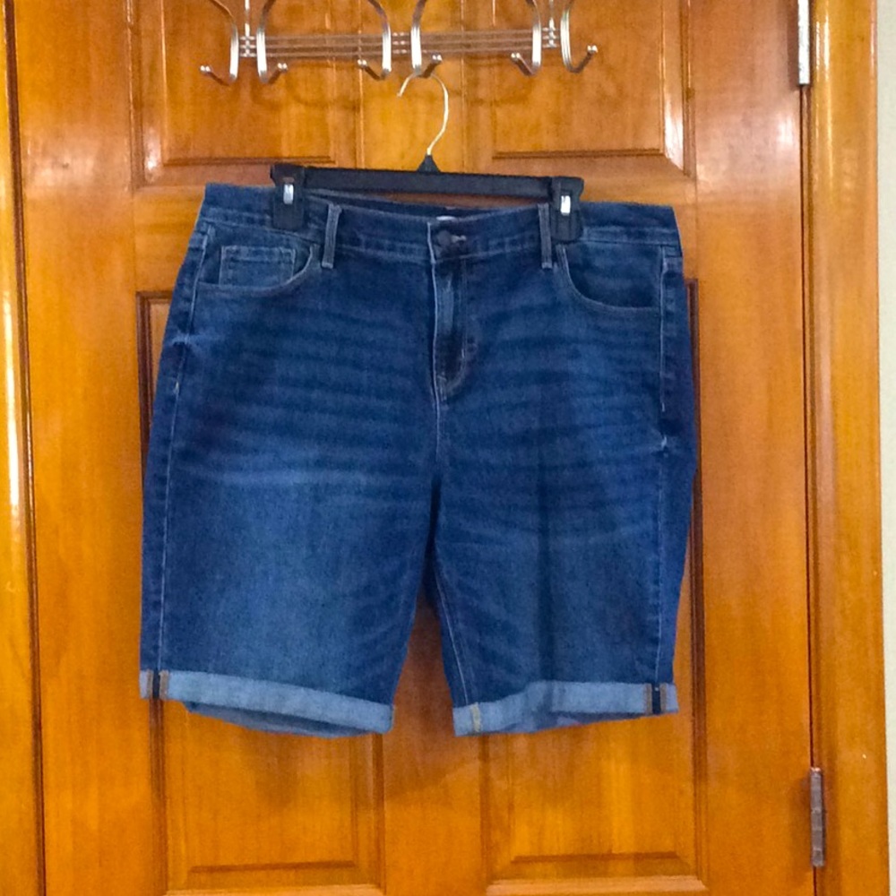 Old Navy blue denim Bermuda shorts, size 14